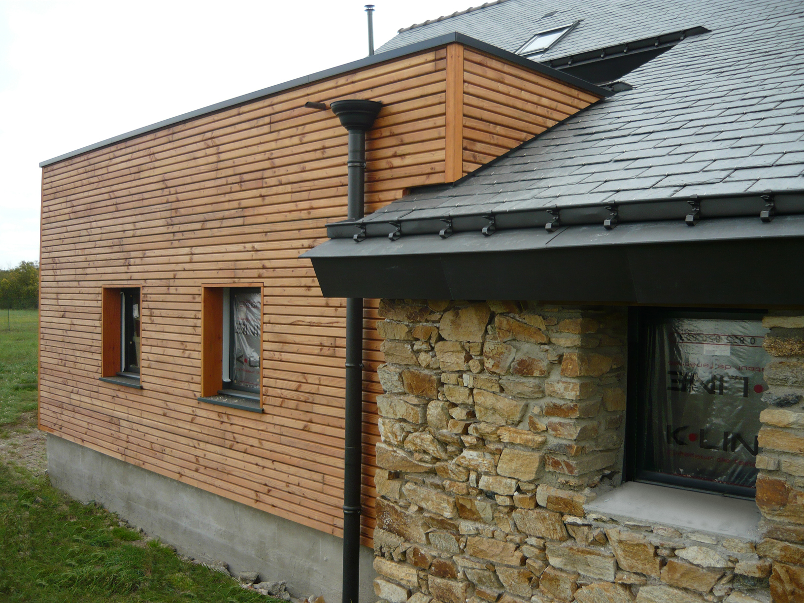 Réhabilitation d'un bâtiment en pierres et Extension ossature bois